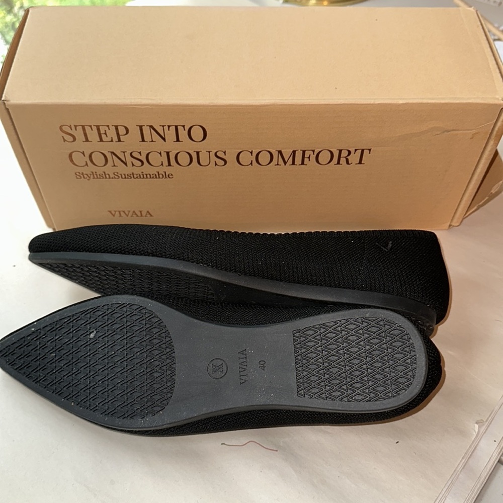 Vivaia Aria 5°
Classic pointed-toe flat black 40